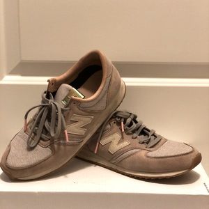 New Balance 420 Sneakers (US 8.5)